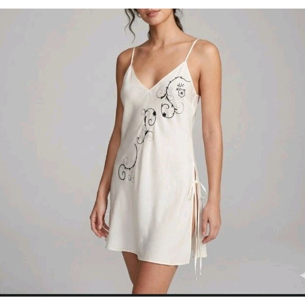 Y2K Victoria’s Secret Silk Ivory Cream Embroidered VTG Nightgown M Whimsygoth